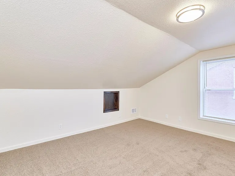 1421 N Park Pl — Photo 56