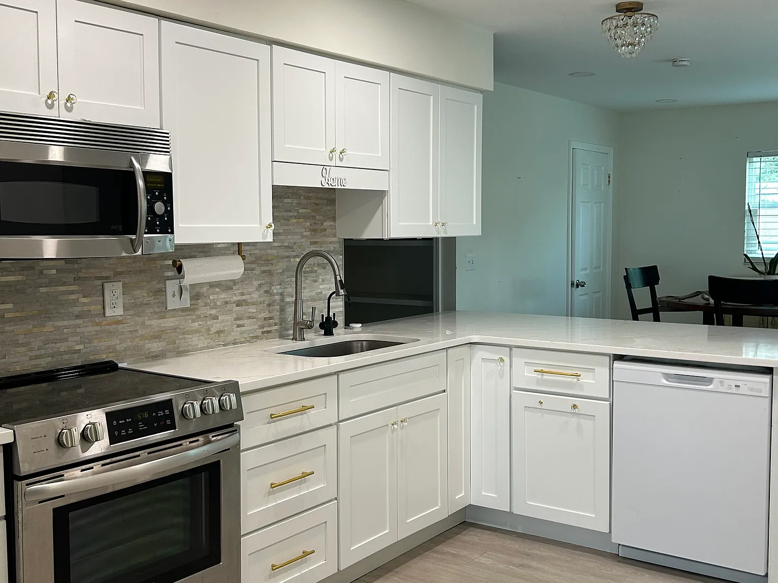 5 bed, 1866 sqft, $2,999 — Photo 3