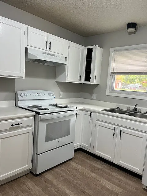 1729 Bancroft Ave — Photo 2