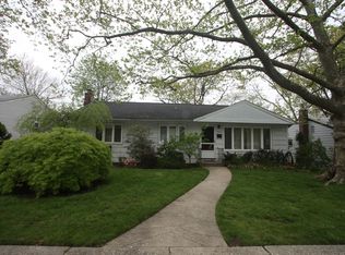 945 Lynn Dr, Valley Stream, NY 11580