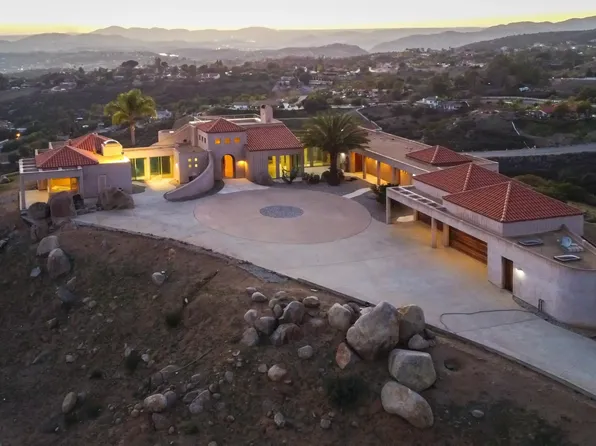 15740 Broad Oaks Rd, El Cajon, CA 92021