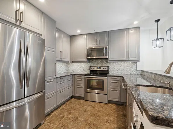 111 S 15th St APT 2108, Philadelphia, PA 19102