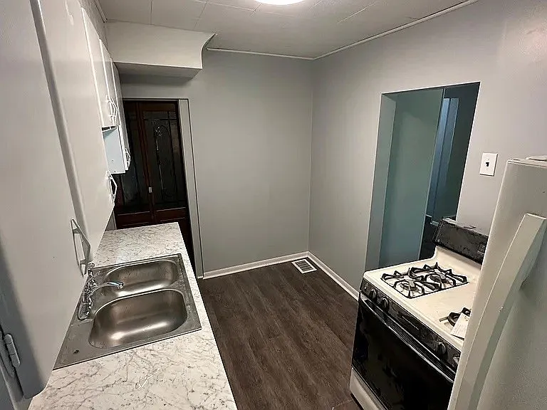 811 Sebring Ave — Photo 5