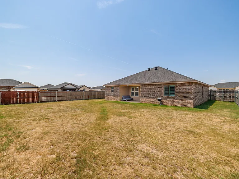 1839 Sweetwater Ln — Photo 23