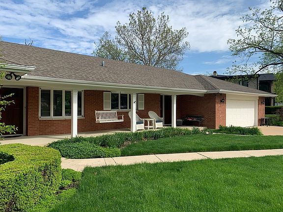 3rd image of 3005 Twin Oaks Dr