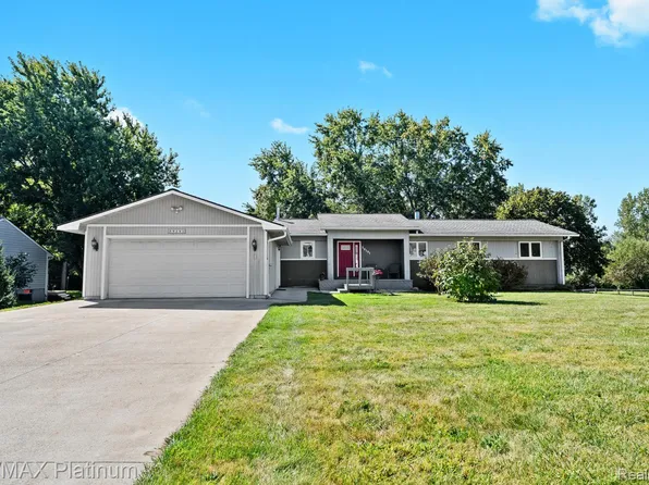 59191 Annah Dr, New Hudson, MI 48165