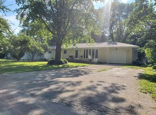 649 N High St, Bement, IL 61813