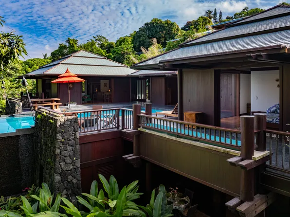 76-874 Io Kualua Pl, Kailua Kona, HI 96740