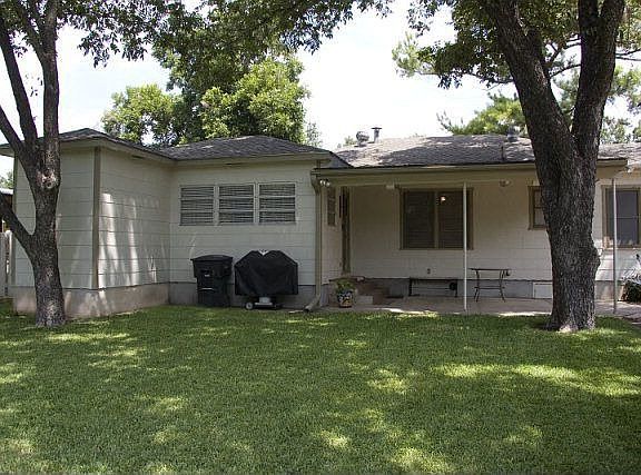 3rd image of 805 W Austin St
