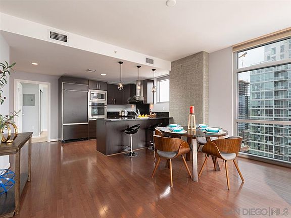 4th image of 800 The Mark Ln Unit 1805