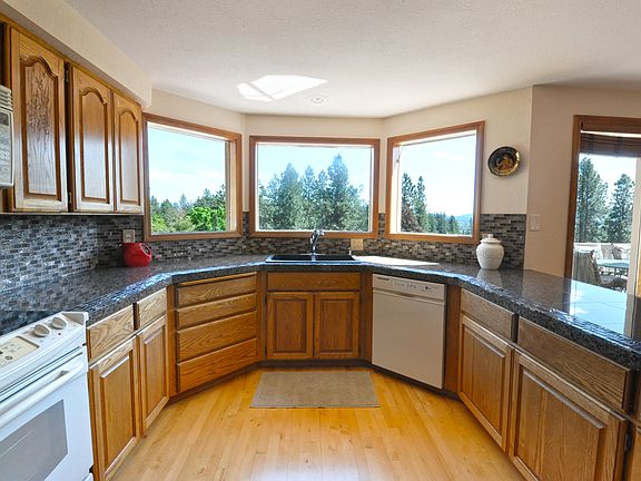 5th image of 7905 E Columbia Dr