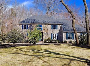 10 Red Fox Run, Manalapan, NJ 07726