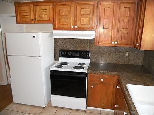 3rd image of 2037 Morrill Ave