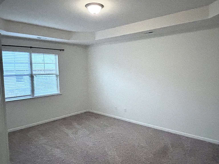 535 Whitworth Ln — Photo 16