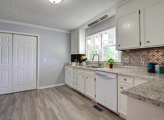 4th image of 2809 Bustlehead Ct