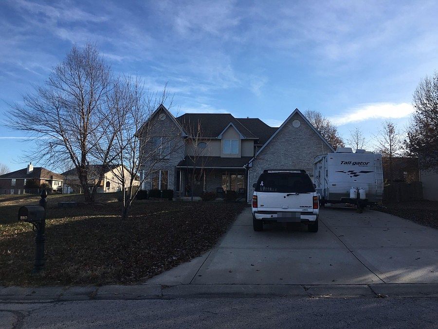 1st image of 807 SW Cross Creek Dr