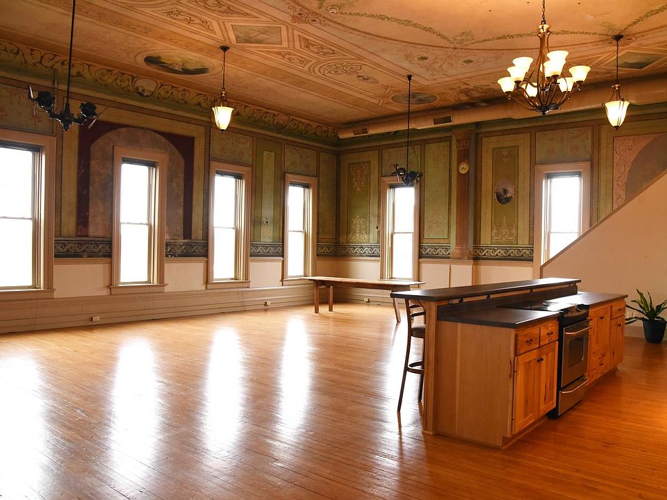 1st image of 151 S Market St Ste 300