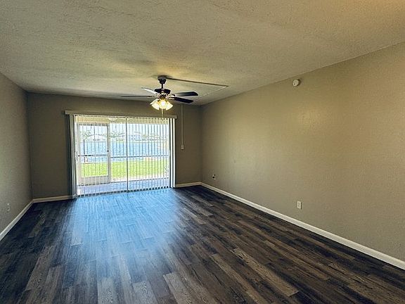 5th image of 706 SE 13th Ct APT A