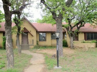 608 W Hall St, Bangs, TX 76823
