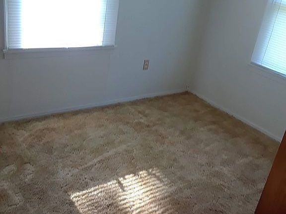 5th image of 605 Oak St