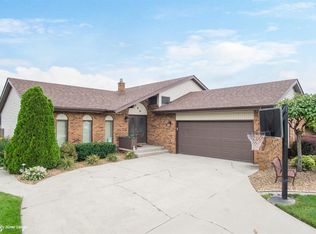 928 Spruce Dr, Schererville, IN 46375