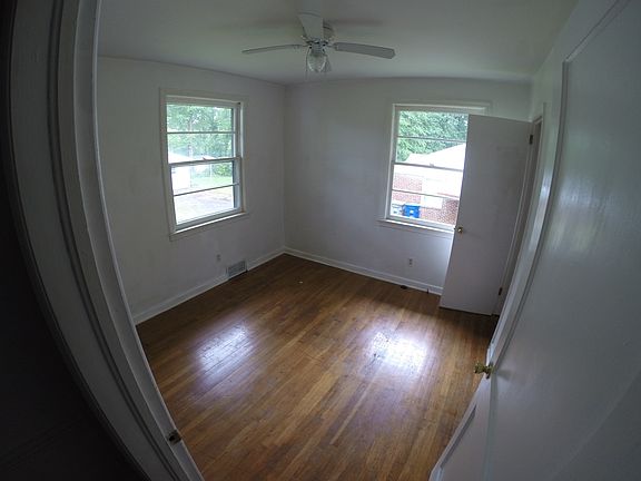 3rd image of 106 Anita Ct