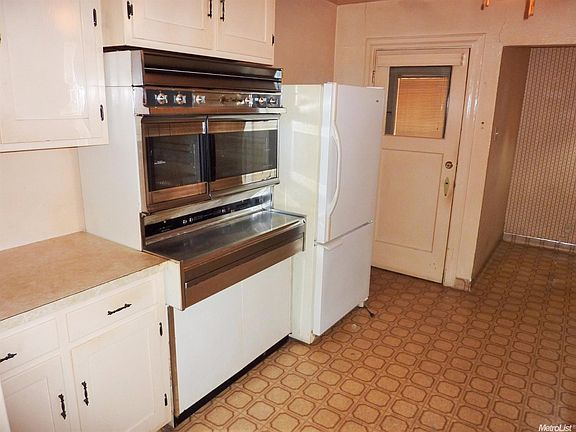 4th image of 2077 E Bishop St