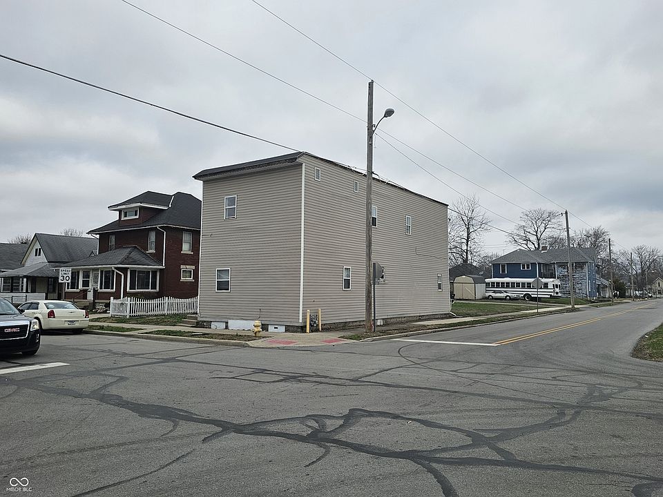 2nd image of 702 W 5th St