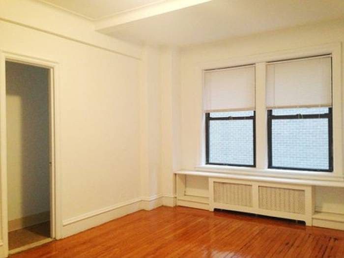 1st image of 165 E 52nd St
