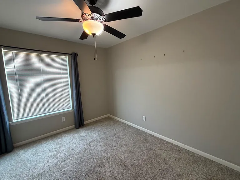 289 Honeysuckle Way — Photo 32