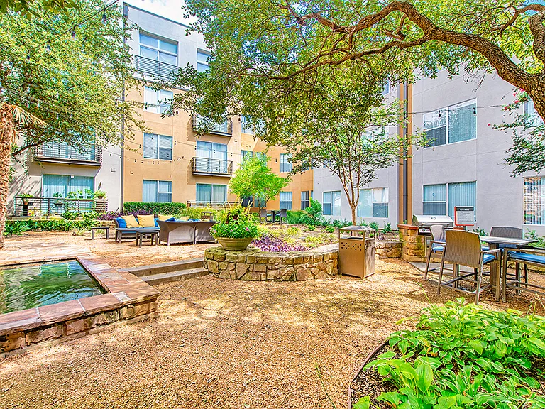 MAA Las Colinas — Photo 3