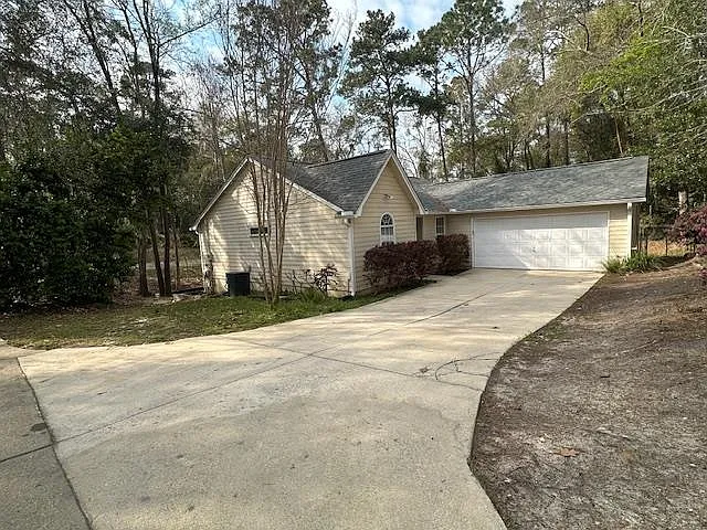 1719 Folkstone Rd — Photo 4