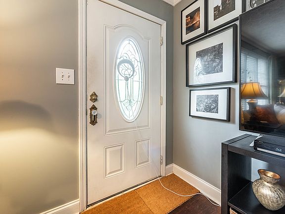4th image of 825 Mimosa Dr SE