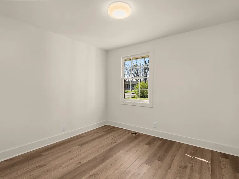 234 NW Clearview Dr — Photo 17