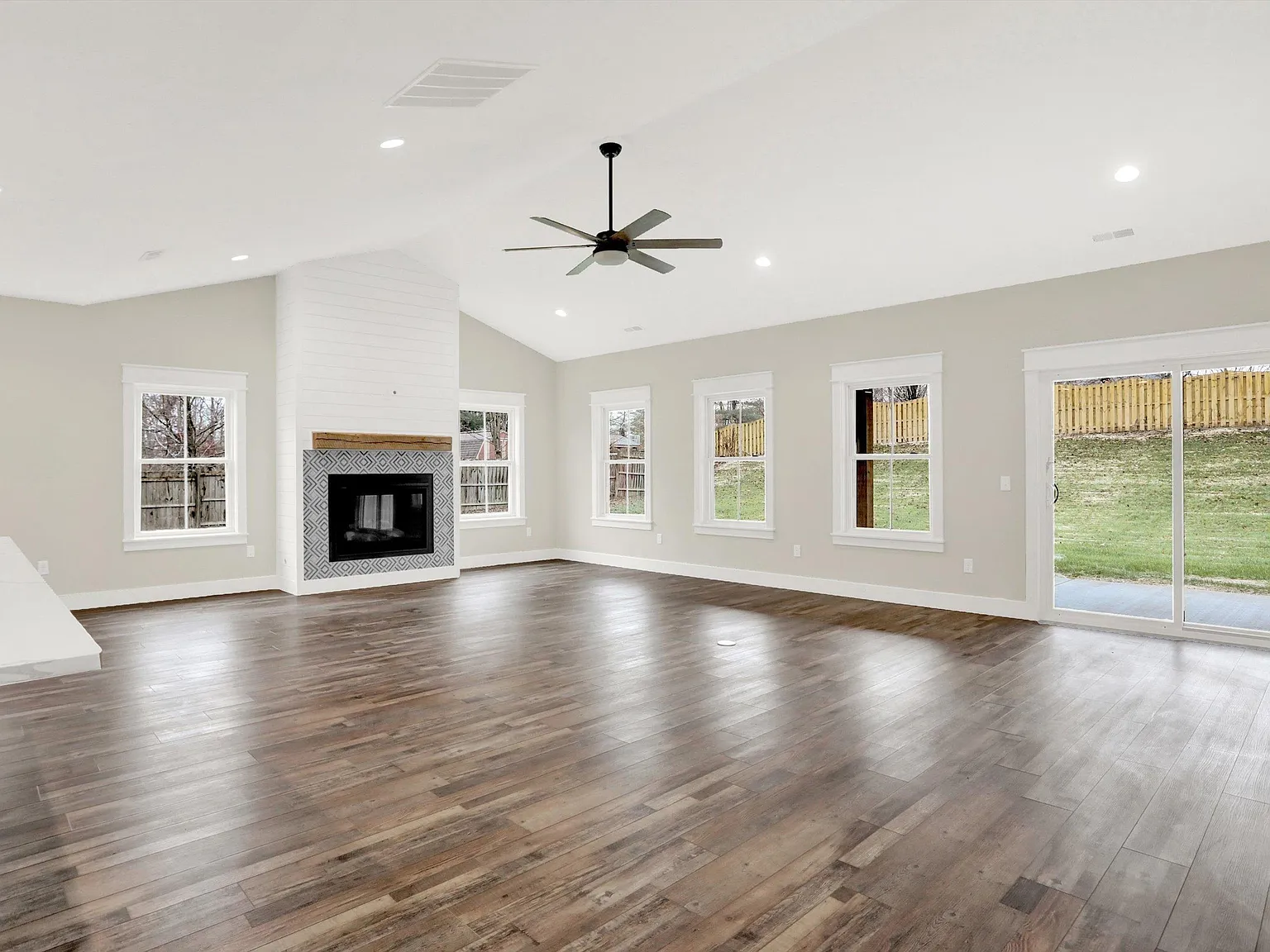 4 bed, 3.0 bath, 2610 sqft, $3,500 — Photo 3