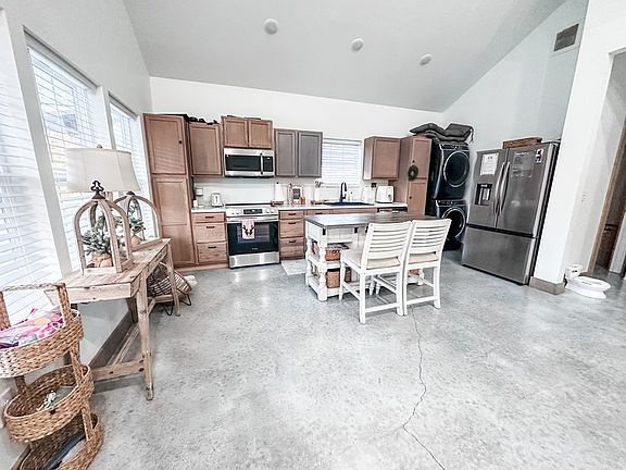 5th image of 541 Malvern Loop