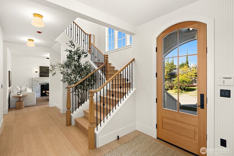 3rd image of 6858 26th Avenue NE