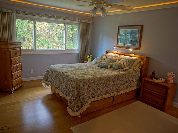 5th image of 261 River Woods Ln