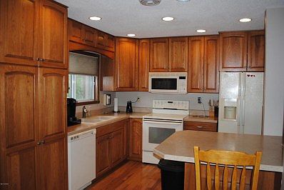 3rd image of 2915 Village Green Dr