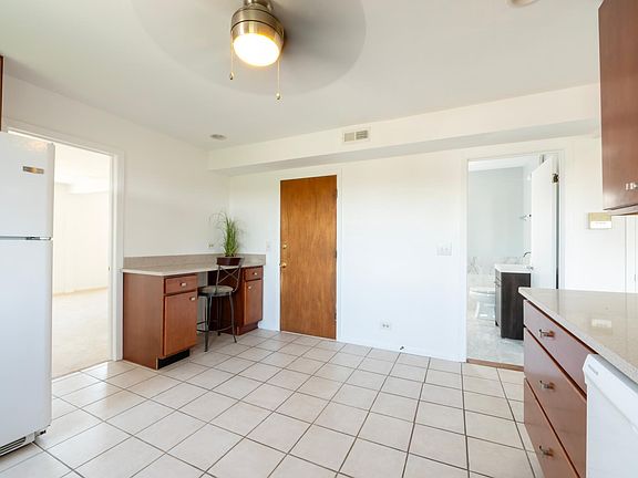 4th image of 1327 W Erie St APT 4