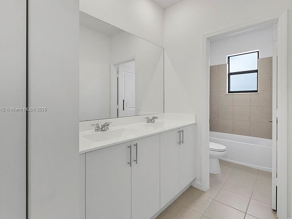 4th image of 3051 Park Dr