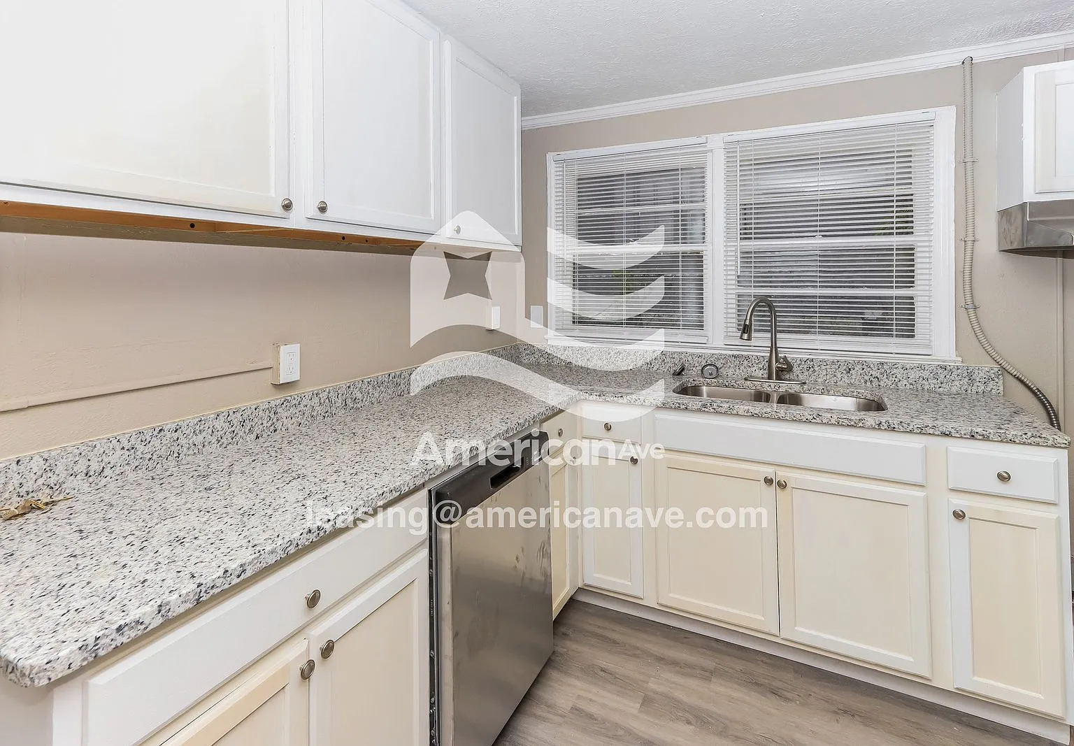 3 bed, 1.0 bath, 1056 sqft, $1,518 — Photo 4