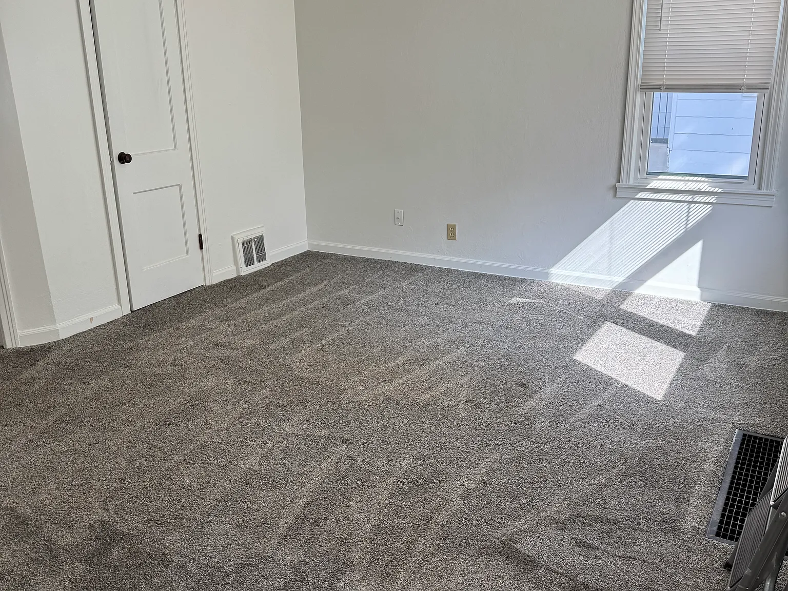2 bed, 1000 sqft, $1,700 — Photo 4