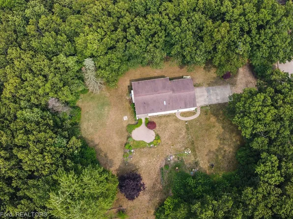 5817 Dora Ln, Clarkston, MI 48348