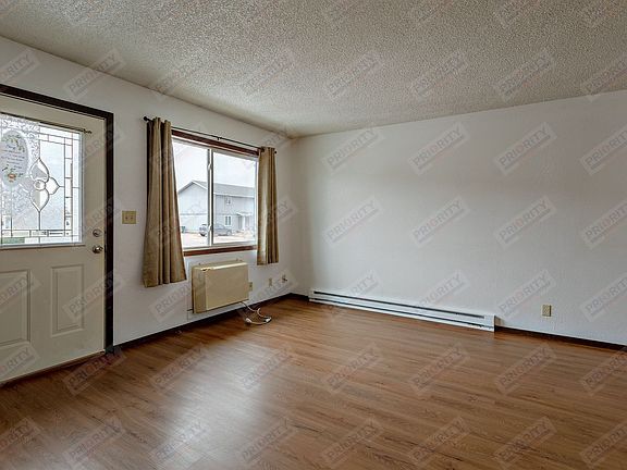 3rd image of 1005 Stanley Ave #B