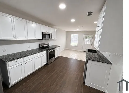 3604 Clearbrook Dr — Photo 4