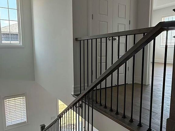 5th image of 508 Berczy Green Dr
