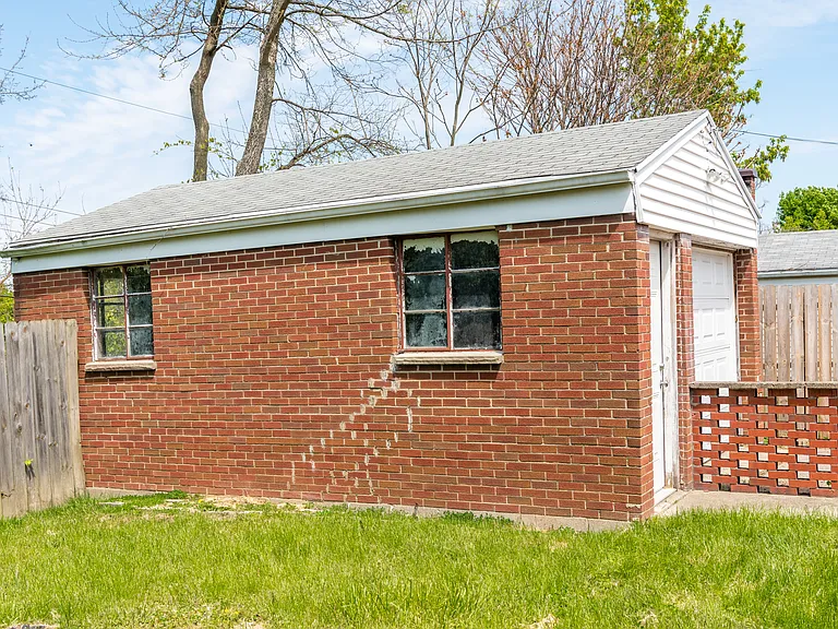 1451 Pershing Blvd — Photo 23