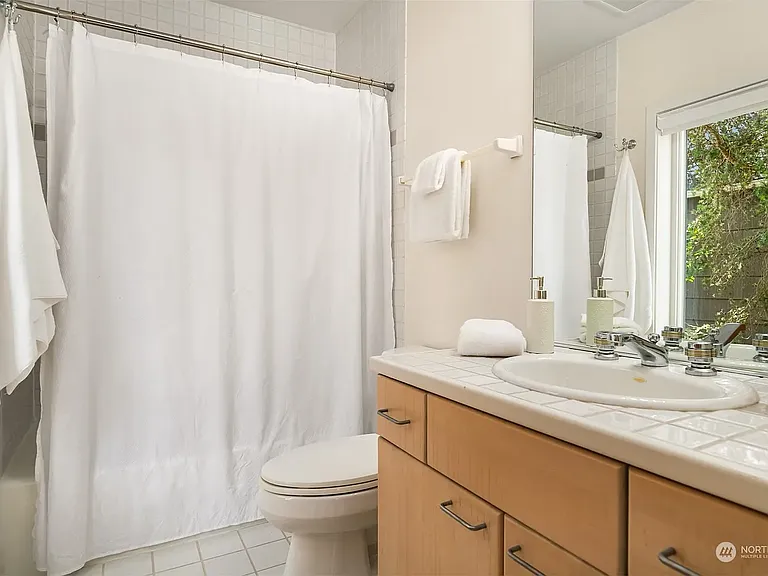 9039 NE Juanita Dr #101 — Photo 16