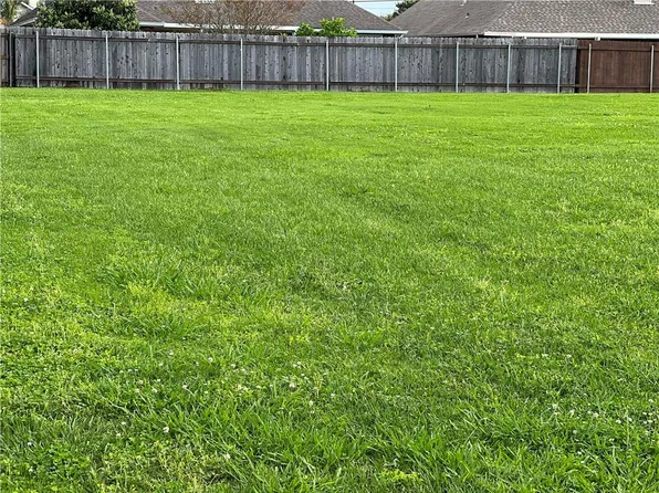 106 Edinburgh Ct, Belle Chasse, LA 70037
